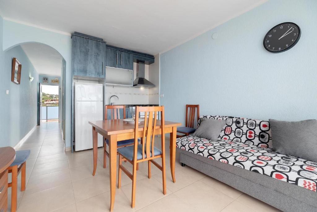 Apartamentos Denis Castelldefels Exterior photo