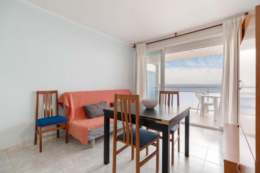 Apartamentos Denis Castelldefels Exterior photo